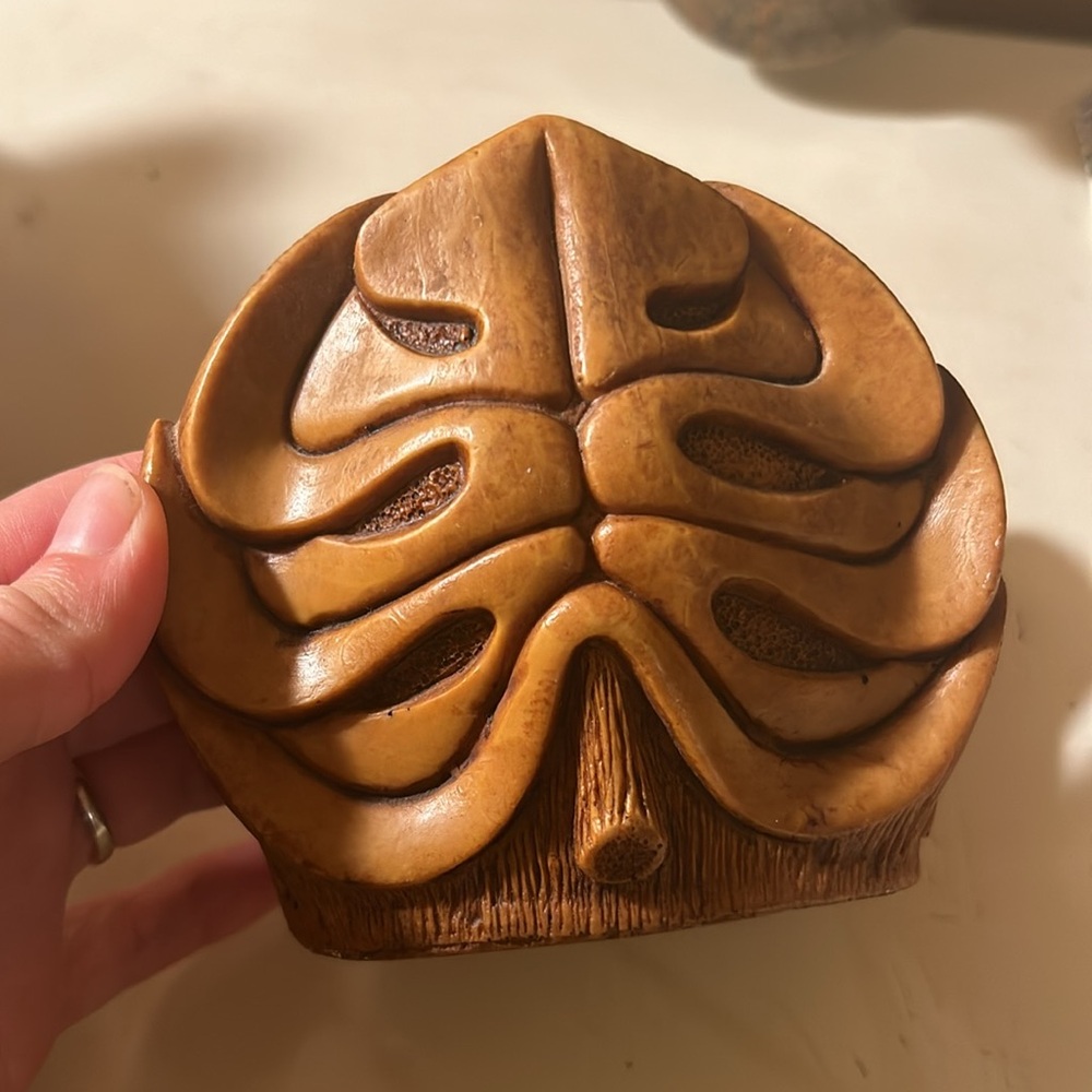 Vintage Monster leaf Polynesia Holder Coco Joe’s